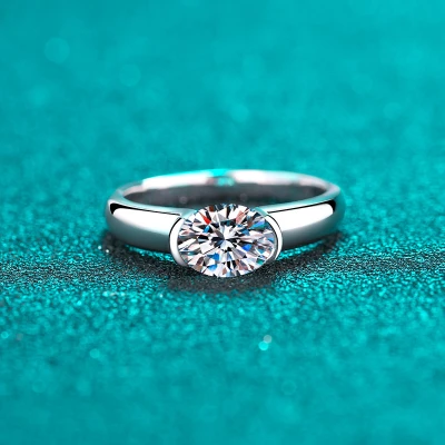 Alternative view of 【莫桑鑽】1.5克拉蛋型內嵌S925銀鍍鉑金戒指