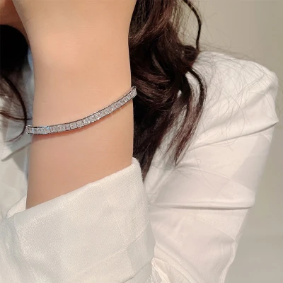 Alternative view of 【莫桑鑽】小公主3*3mm方形S925銀鍍白金手鏈