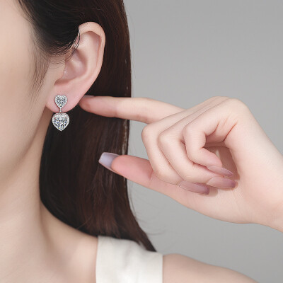 Alternative view of 【莫桑鑽】2.5克拉+2.5克拉雙愛心S925銀鍍鉑金耳環