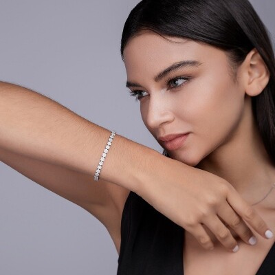 Alternative view of 【莫桑鑽】輕奢小梅花S925銀鍍白金手鏈