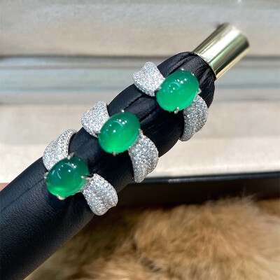 Alternative view of 【S925銀鍍白金】6*8mm蛋形綠瑪瑙戒指