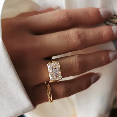 Alternative view of 【S925銀鍍白金】7*11MM矩形冰花切高碳鑽戒指