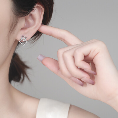 Alternative view of 【莫桑鑽】26分簡約幾何方形拼接S925銀鍍鉑金耳環