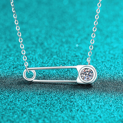 Alternative view of 【莫桑鑽】50分圓鑽曲別針S925銀鍍鉑金項鏈