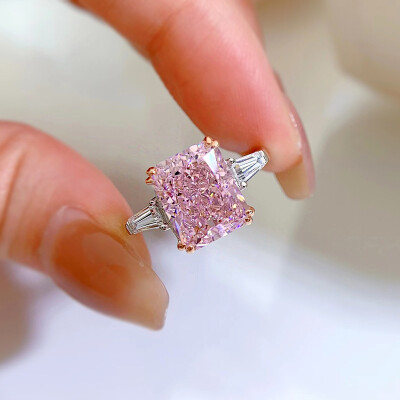 Alternative view of 【S925銀鍍白金】2克拉粉色雷迪恩切枕形高碳鑽戒指