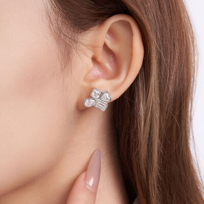 Alternative view of 【莫桑鑽】4.8克拉四鑽拼接S925銀鍍白金耳環